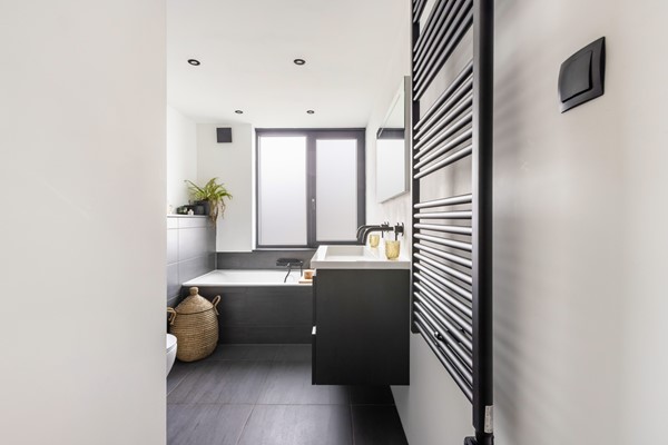 Foto - Te koop: Instapklare tussenwoning in Breda